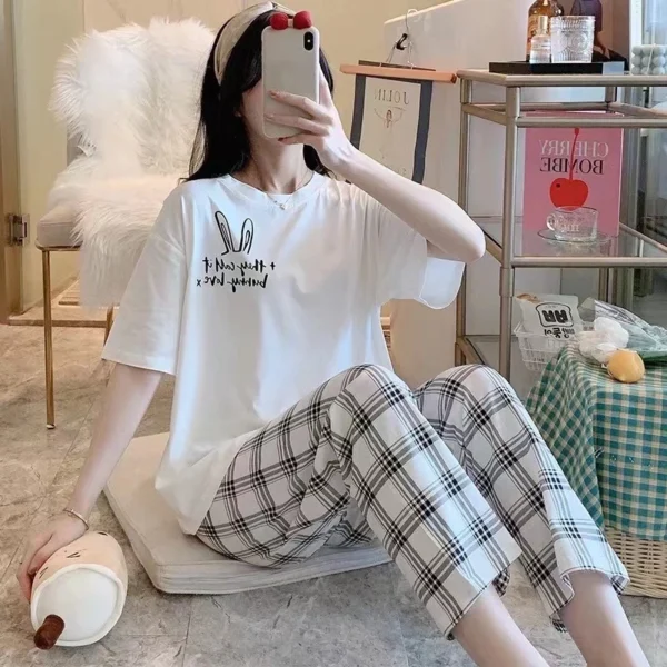 ชุดนอนแขนสั้นขายาว ผ้ายืด ฟรีไซส์ เสื้อขาว กางเกงสก็อต