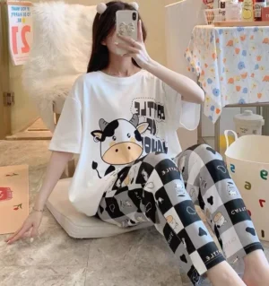 ชุดนอนแขนสั้นขายาว ผ้ายืด ฟรีไซส์ เสื้อลายวัว กางเกงสก็อต